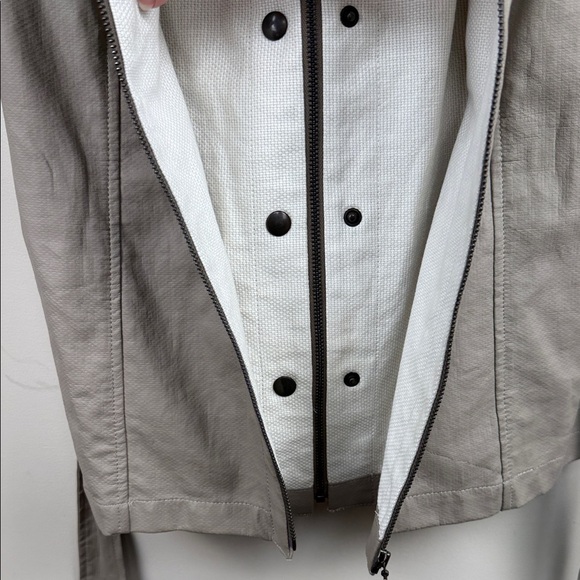 SARAH PACINI Sleeveless Gray Zip-Up Vest with Belt - Picture 11 of 14